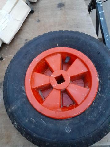 skelter wiel 4 kant as gat te koop moet binnen een week weg  beschikbaar voor biedingen