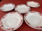Franse diepe borden met rood groen decor St Amand, Ophalen of Verzenden