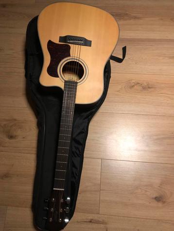 Gitaar voor de liefhebber! beschikbaar voor biedingen