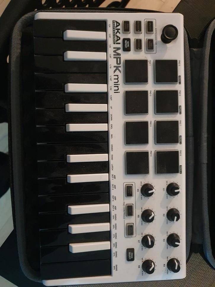 Akai MPK Mini Keyboard Controller, Muziek en Instrumenten, Keyboards, Gebruikt, Overige aantallen, Overige merken, Aanslaggevoelig