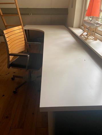 Ikea mooi groot bureau met opzet stuk