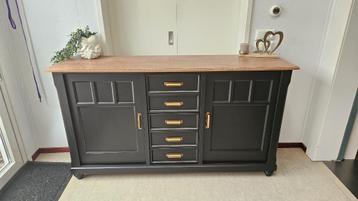 Mooi matzwart dressoir  beschikbaar voor biedingen