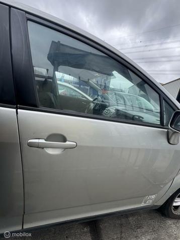 Voordeur rechts grijs -deurs Toyota Corolla Verso ('02-'06) beschikbaar voor biedingen