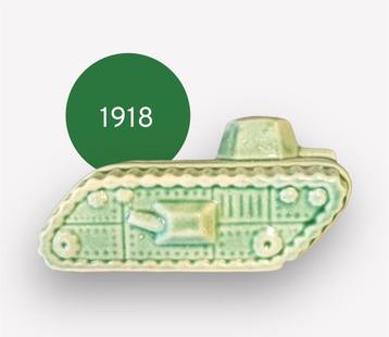 Majolica spaarpot Wereldoorlog I 1914-1918 armored tank beschikbaar voor biedingen
