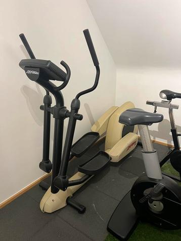 Home- Cross Trainer Life Fitness 8500