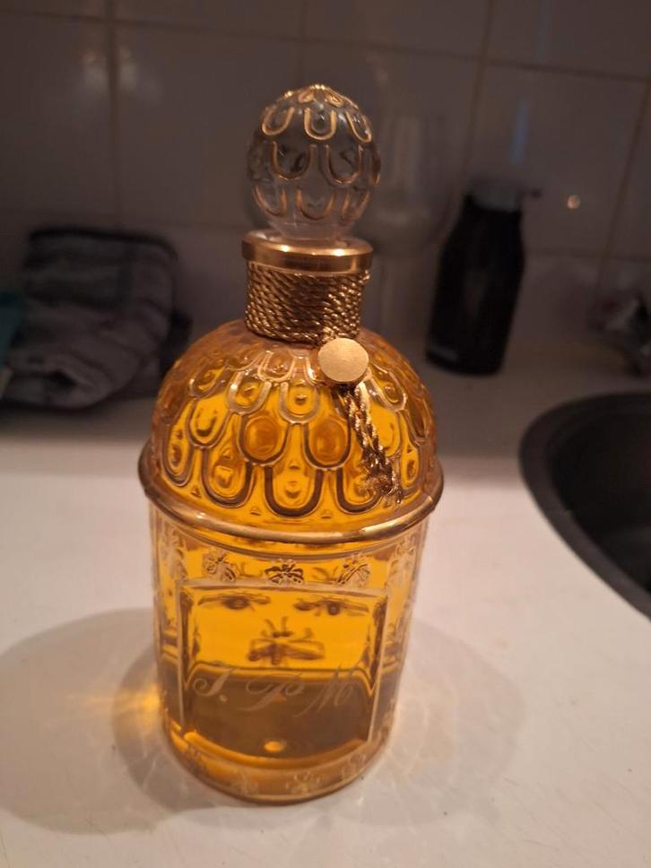 Vintage Guerlain Factice Gouden Bij Fles 500ml, Sieraden, Tassen en Uiterlijk, Uiterlijk | Parfum, Ophalen of Verzenden