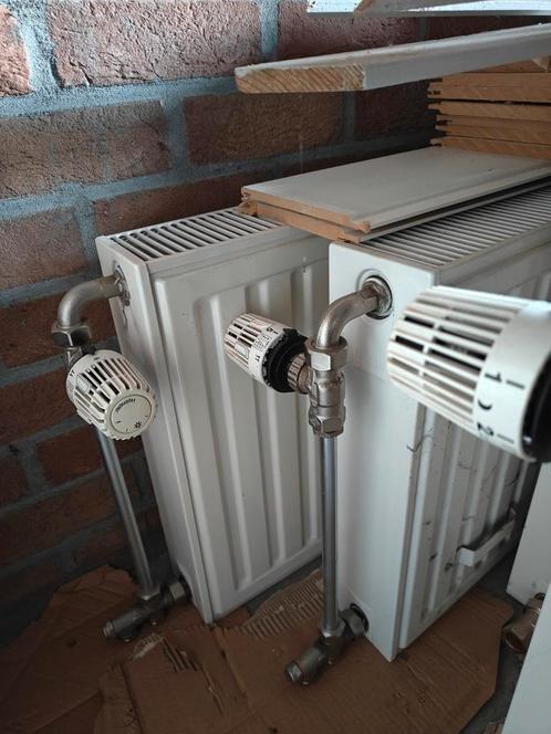 Radiatoren met ophangbeugels en thermostaatkraan (diverse), Doe-het-zelf en Verbouw, Verwarming en Radiatoren, Gebruikt, Radiator