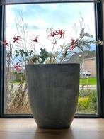 Betonnen Bloempot met Silk ka Kunstbloemen, Huis en Inrichting, Ophalen, Zo goed als nieuw