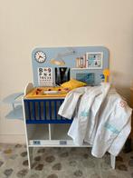 Houten dierenarts/babykliniek met doktersjas, Ophalen, Zo goed als nieuw