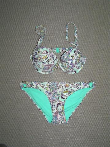 Mooie zacht groene bikini maat 36. beschikbaar voor biedingen