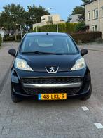 Peugeot 107 1.0 12V 3DR 2010 Zwart, Auto's, Voorwielaandrijving, Stof, Zwart, 4 stoelen