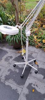 Staaande loeplamp op wieltjes, Ophalen of Verzenden