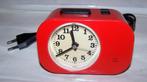 Mooi vintage jaren '60 rood Hema wekkertje. Izgs., Antiek en Kunst, Antiek | Klokken, Ophalen of Verzenden