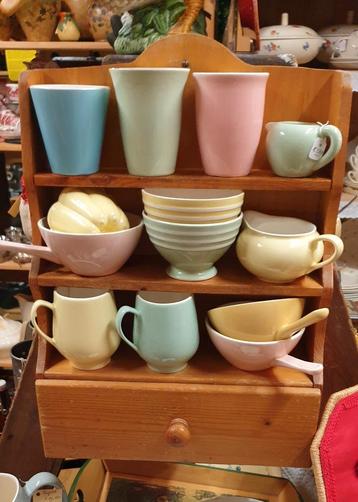 Oud houten, grenen Wandrekje, Keukenrekje, Rekje, Kastje. beschikbaar voor biedingen