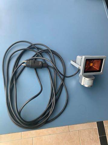 Led schijnwerper met sensor beschikbaar voor biedingen