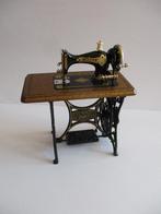poppenhuis Bodo Hennig trapnaaimachine, Verzamelen, Poppenhuizen en Toebehoren, Ophalen of Verzenden, Zo goed als nieuw, Decoratie