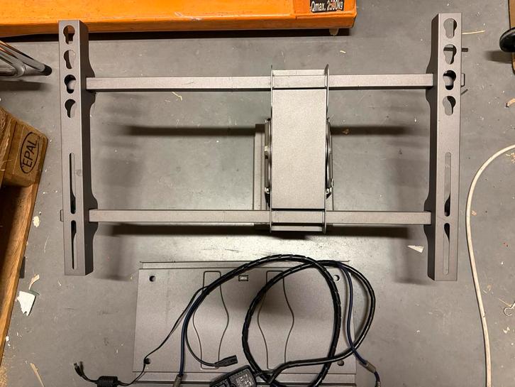 TV Beugel - Elektrische- tot 75 kilo geschikt, Audio, Tv en Foto, Televisiebeugels, Gebruikt, Ophalen of Verzenden