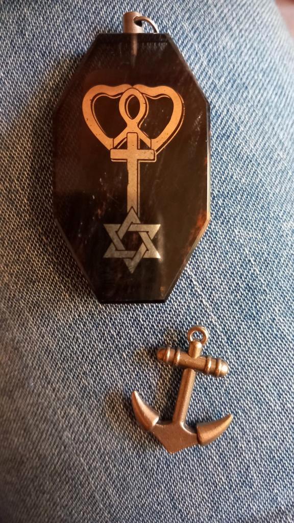 2 christelijke hangers, Sieraden, Tassen en Uiterlijk, Kettinghangers, Zo goed als nieuw, Verzenden