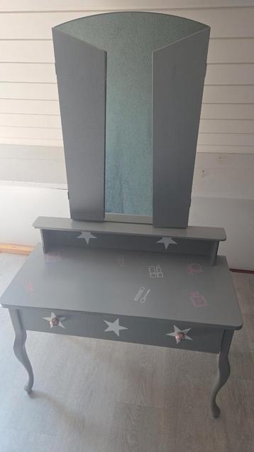 Kinder kaptafel beschikbaar voor biedingen