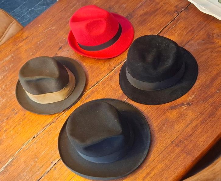 Diverse vintage Hoeden Collectie met hoedenborstel en houder, Kleding | Heren, Hoeden en Petten, Gedragen, Hoed, One size fits all