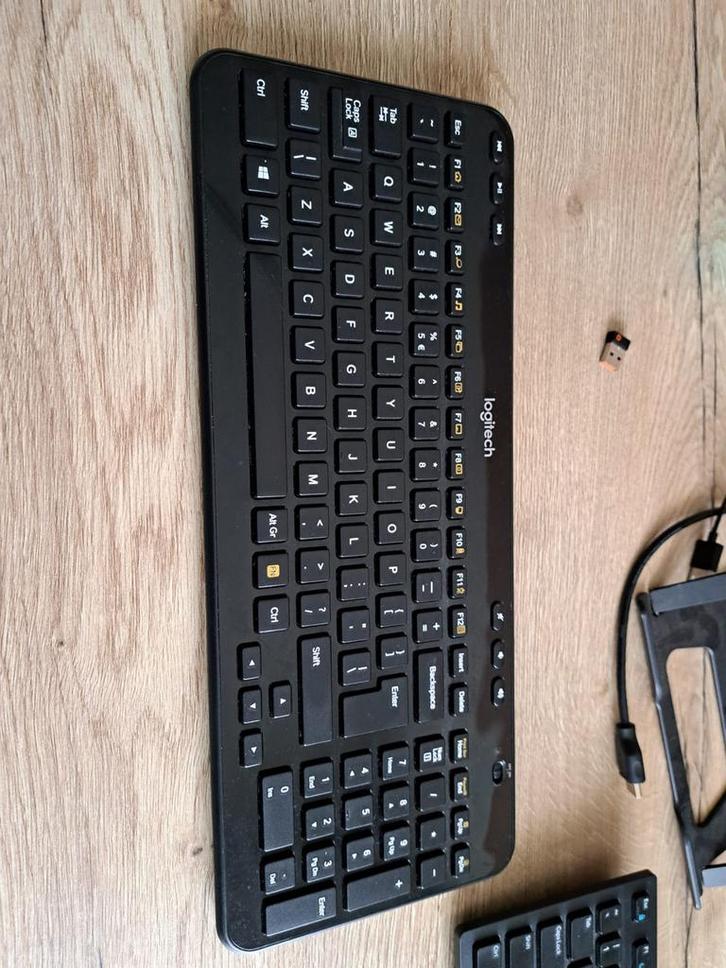 Logitech K360 Draadloos Toetsenbord + USB, Computers en Software, Toetsenborden, Gebruikt, Qwerty, Draadloos, Multimediatoetsen