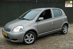 Toyota Yaris 1.0 VVT-i Sol MMT AUTOMAAT/AIRCO/VIJFDEURS/, Stof, Gebruikt, 4 cilinders, Metallic lak
