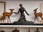 Antiek beeld vrouw met twee herten. Art Deco1920, Ophalen