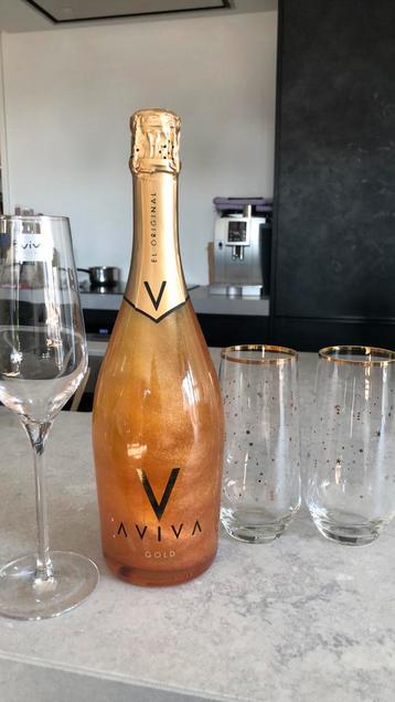 Avivo wijn met ViVO champagne glas en 2 longdrinkglazen beschikbaar voor biedingen