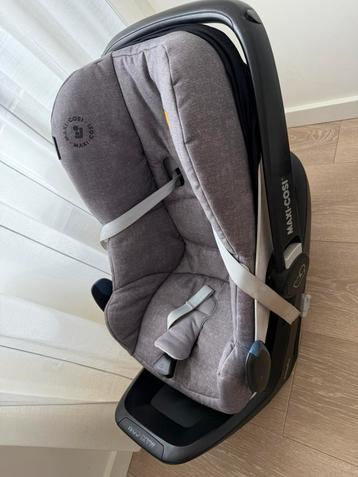 Maxicosy babyseat and Isofix beschikbaar voor biedingen