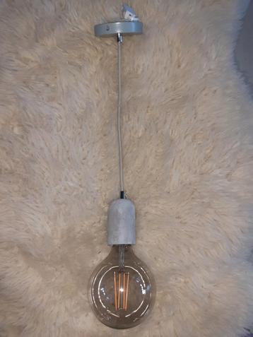 Hanglamp beton + grote spaarlamp izgs industrieel mega bulb
 beschikbaar voor biedingen