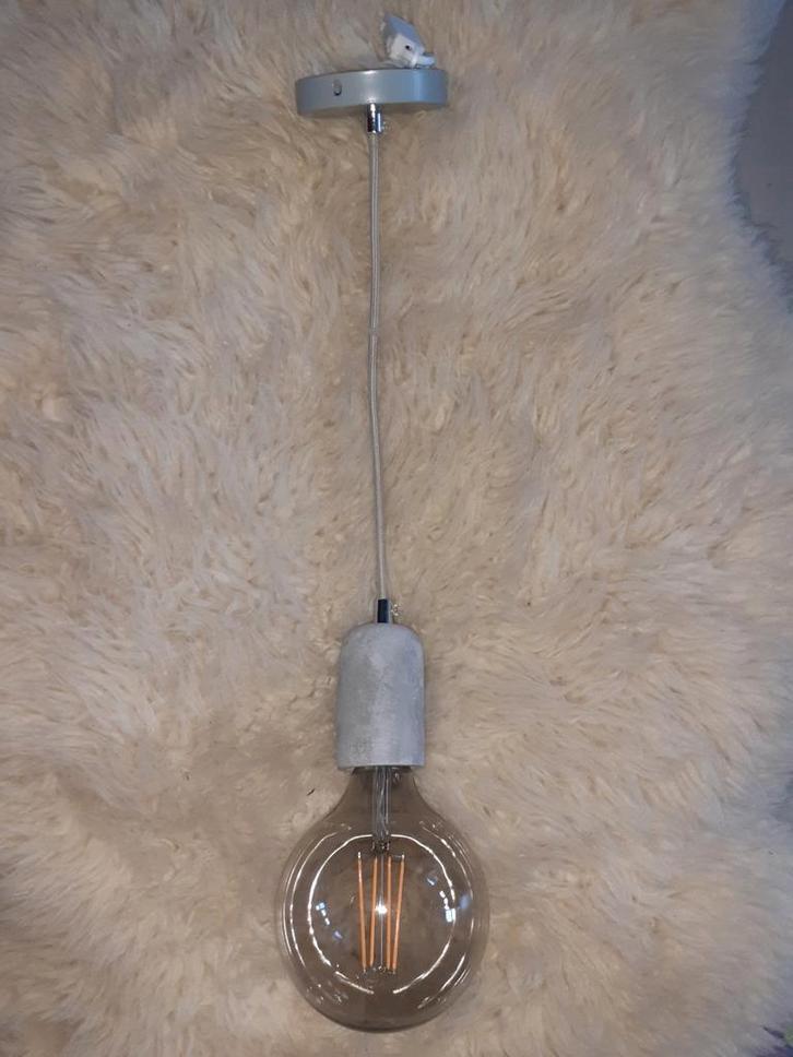 Hanglamp beton + grote spaarlamp izgs industrieel mega bulb, Huis en Inrichting, Lampen | Hanglampen, Zo goed als nieuw, Ophalen of Verzenden
