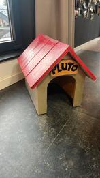 Hondenhok met naam Pluto, Dieren en Toebehoren, Ophalen, Minder dan 65 cm, Zo goed als nieuw, Minder dan 75 cm