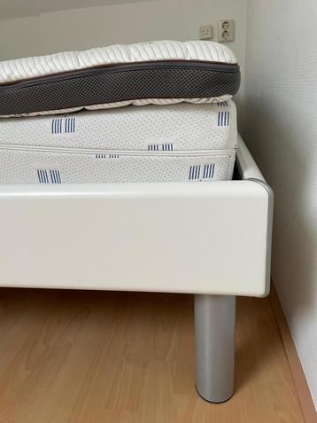 2 persoons bed afmeting 140x210 beschikbaar voor biedingen