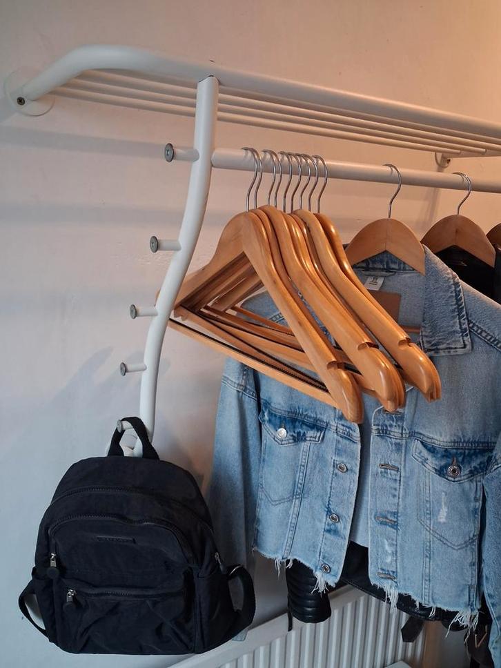 Ikea Logga Wandkapstok wit met 12 luxe kledinghangers, Huis en Inrichting, Woonaccessoires | Kapstokken, Zo goed als nieuw, Wandkapstok