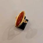 Vintage 14 karaats gouden ring bezet met Bloedkoraal, Ophalen of Verzenden, Zo goed als nieuw, 17 tot 18, Met edelsteen