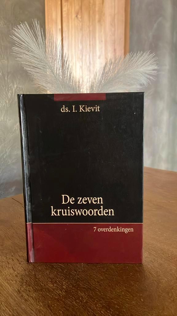 KR-1 Ds I Kievit - De zeven kruiswoorden, Boeken, Godsdienst en Theologie, Zo goed als nieuw, Ophalen of Verzenden