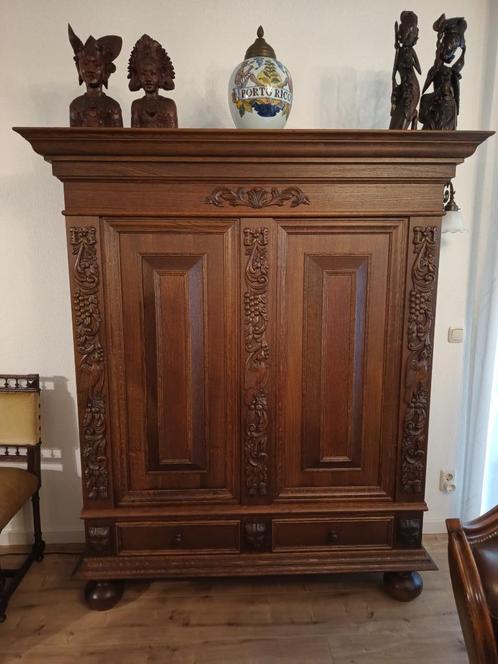 Kussenkast houtsnijwerk vintage 162 x 47 x 186 (bxdxh), Huis en Inrichting, Kasten | Overige, Gebruikt, Ophalen