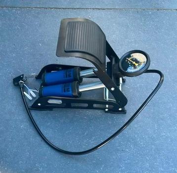 Te koop; voetpomp voor fiets, auto, eigenlijk alles! beschikbaar voor biedingen