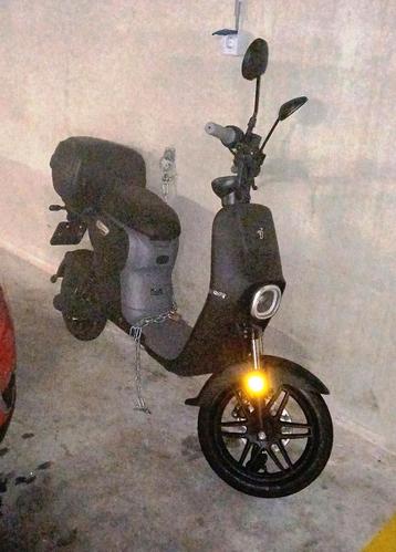 Snorscooter Segway B110s met topkoffer. beschikbaar voor biedingen