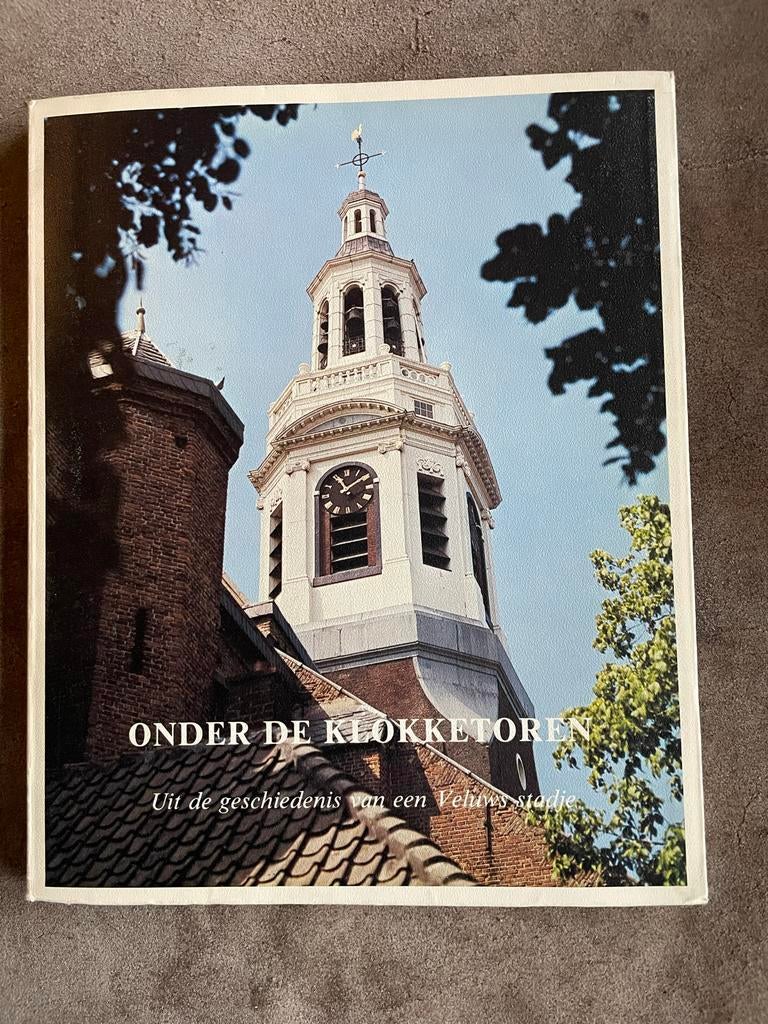 Nijkerk - Onder de Klokketoren, Boeken, Geschiedenis | Stad en Regio, Ophalen of Verzenden, 20e eeuw of later, Gelezen