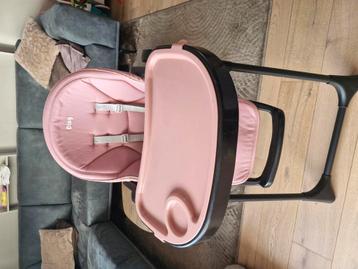 Kinderstoel roze ding  beschikbaar voor biedingen