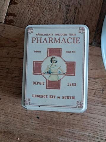 Vintage Blikje - Pharmacie Urgence Kit beschikbaar voor biedingen