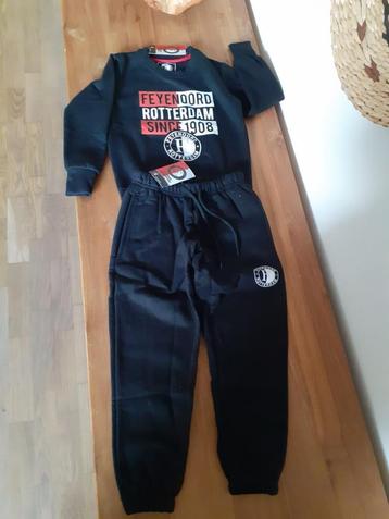 Feijenoord Set Jogging Broek + Sweater. Mt 104-110. Nieuw beschikbaar voor biedingen
