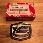 Toyota Celica Embleem '70-'77 - Zeldzaam!, Auto-onderdelen, Gebruikt, Voor, Ophalen of Verzenden, Spatbord