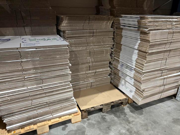 Goedkope, tweedehands en nieuwe verhuisdozen, Doe-het-zelf en Verbouw, Kratten en Dozen, Zo goed als nieuw, Doos, 35 tot 50 cm