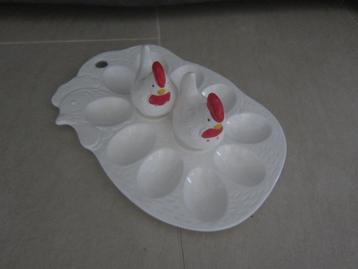 eierschaal met peper en zout kippen kippetjes beschikbaar voor biedingen