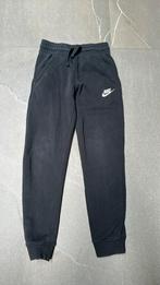 NIKE | Fijne zwarte jogging | Maat: 134, Kinderen en Baby's, Kinderkleding | Maat 134, Broek, Gebruikt, Jongen of Meisje, Ophalen of Verzenden