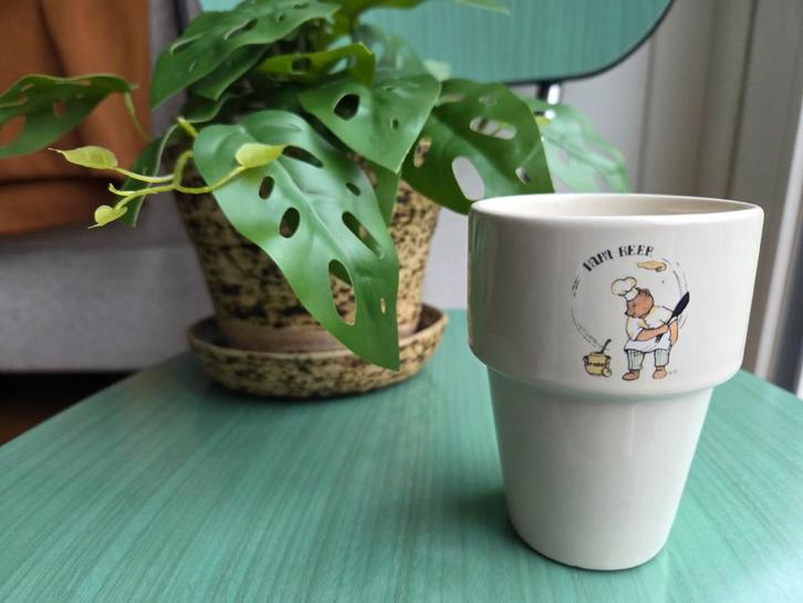 Jet ter Steege melkbeker Papa Beer Original World of Jet, Huis en Inrichting, Keuken | Servies, Zo goed als nieuw, Kop(pen) en/of Schotel(s)