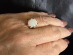 Gouden Vintage ring met edelsteen opaal. 2025/805.