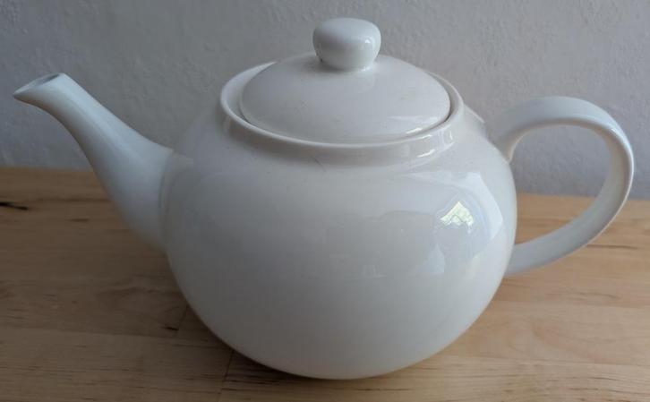 Klassieke witte theepot, Huis en Inrichting, Keuken | Servies, Zo goed als nieuw, Overige typen, Overige stijlen, Porselein, Ophalen of Verzenden